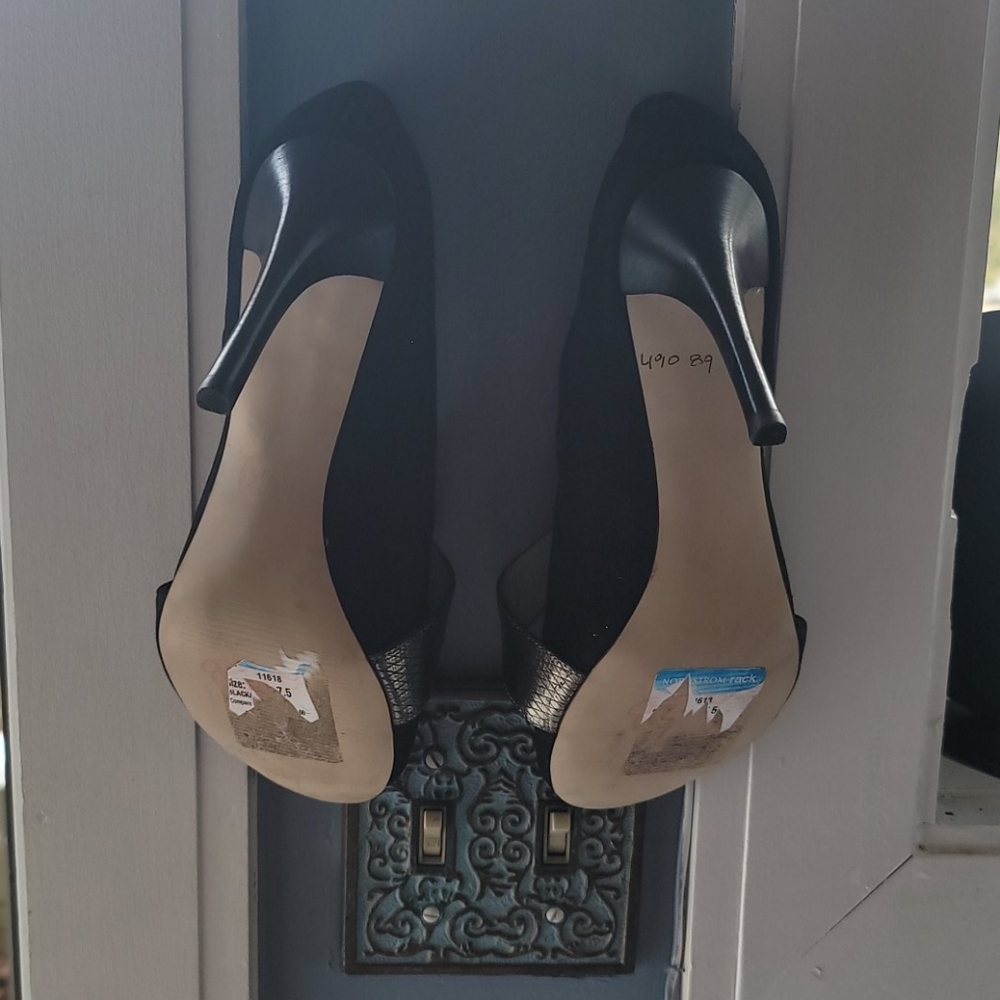 Shoes - Picture 5 of 6